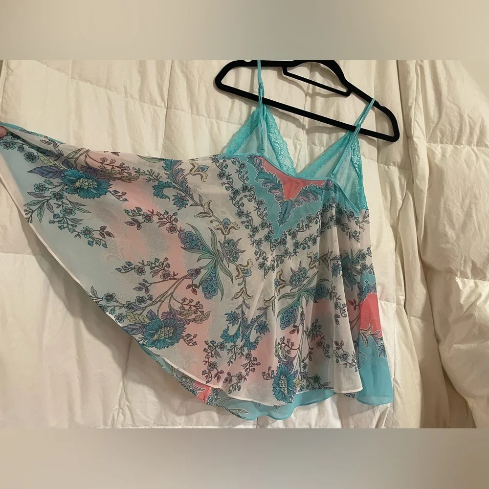 Gorgeous In Bloom nightie - Picture 3 of 4